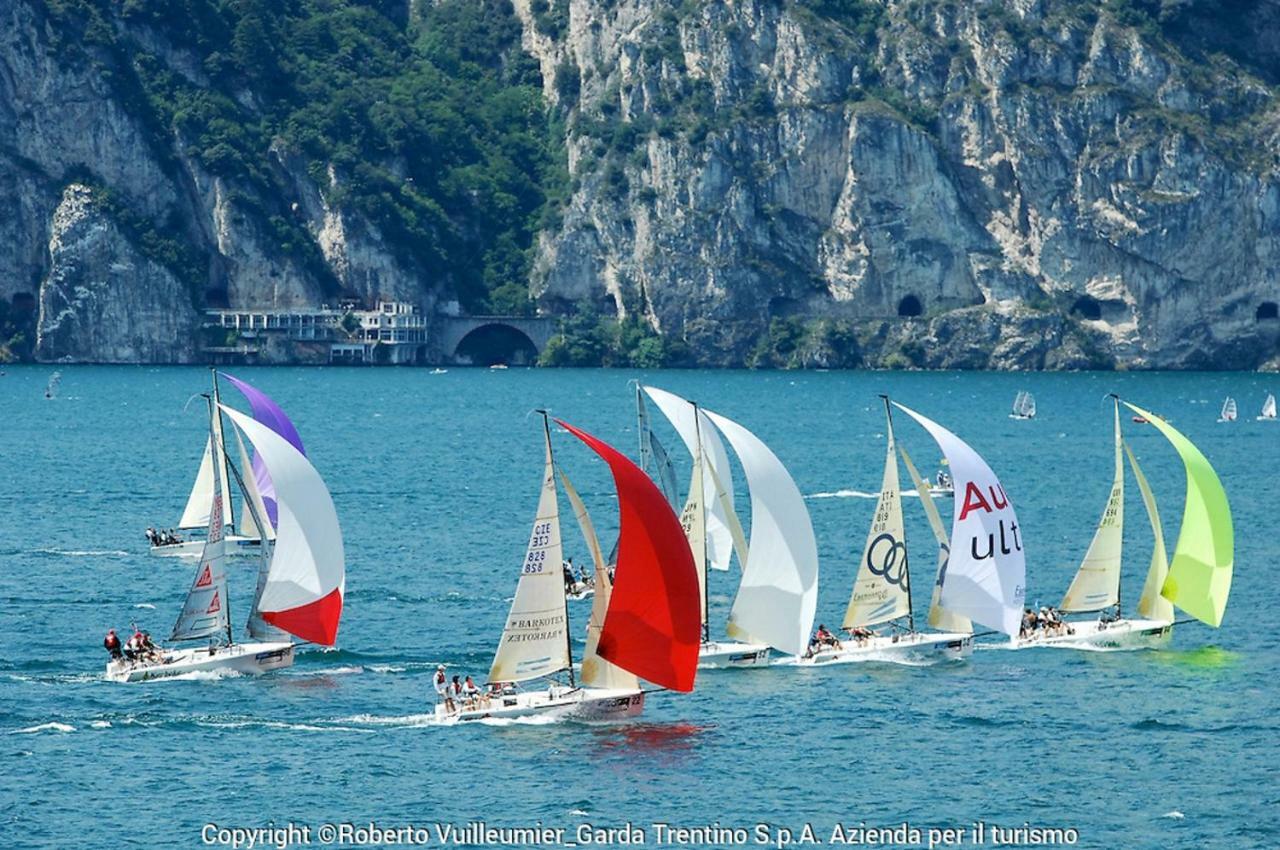 Club Nautico - Phoenix Studio Lake View Riva del Garda Ngoại thất bức ảnh